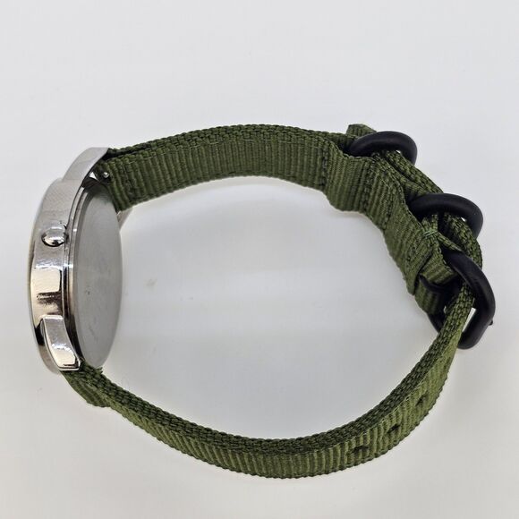 Timex Men's Watch 35MM White Dial Date New Army Green Canvas Bands New Battery - Picture 11 of 13
